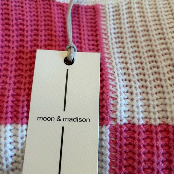 Adorable, Moon and Madison Junior Sweater🩷 - Picture 2 of 6